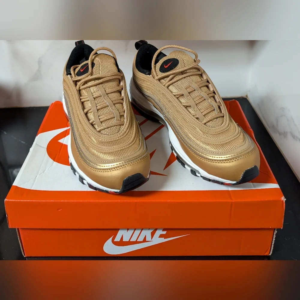 Nike Air Max 97 Correlate Metallic Gold Sneakers Women's 8 Size NIB MSRP $185 - Picture 8 of 9